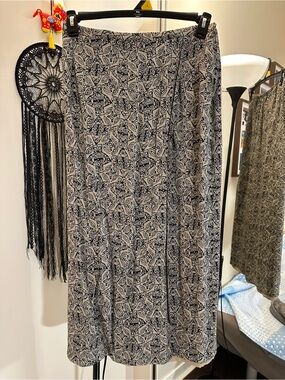 Women's Black & White Printed Maxi Skirt